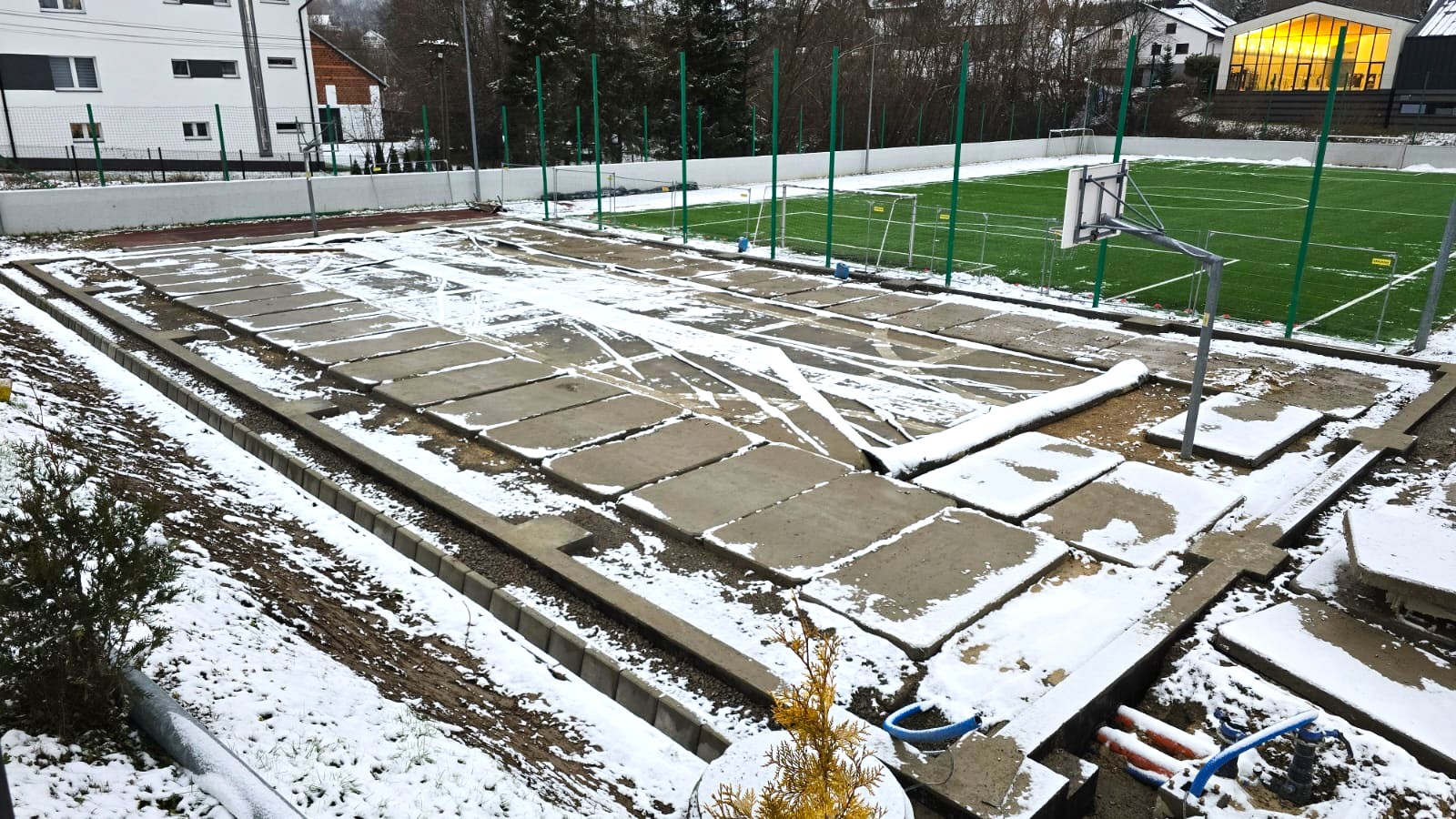 Dach nad planowanym lodowiskiem coraz bliżej